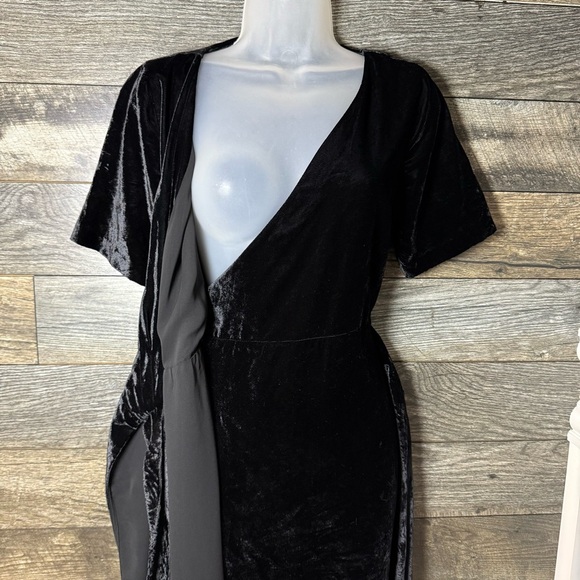 Ann Taylor Black Velvet Wrap Dress Size 2 Midi Whimsigoth Holiday Witchy Gothic - Picture 5 of 7